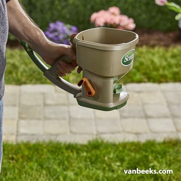 Scotts Whirl Handheld Spreader